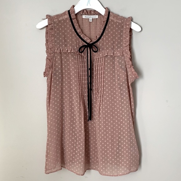 Daniel Rainn Tops - Daniel Rainn size M sleeveless blouse